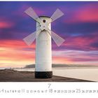 Text: "Świnoujście, Polen", Kalender mit Zahlen 1-31 und Monat 7. Ein Leuchtturm mit Flügeln am Meer bei Sonnenuntergang.