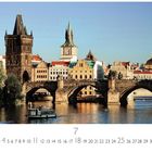 Text: "Altstadt" und Datum "4 bis 31". Darstellung einer Brücke vor historischer Altstadt mit Turm und Uhr am Fluss.