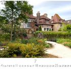"Cabourg", Monat Juli markiert, Kalender vom 1. bis 31. Ein Fachwerkhaus mit Ziegeldach, umgeben von üppigem Garten.