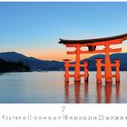 Text: "Miyajima Gate Hiroshima", "7", "CASARES EDITION". Ein rotes Torii im Wasser vor einer Berglandschaft bei Sonnenuntergang.