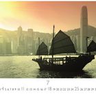 "Hongkong Victoria Harbour" mit einem traditionellen Segelschiff vor der Skyline im Sonnenuntergang. Darunter Kalenderdatum.