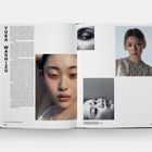 Texte: "YUKA WASHIZU" vertikal links. Mehrere Bilder von Frauen mit unterschiedlichen Gesichtsausdrücken und Makrodetails.