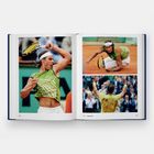 Texte: "24 Rafael Nadal", Seitenzahlen unten.  

Drei Fotos von einem Tennisspieler in Aktion, dynamische Bewegungen.