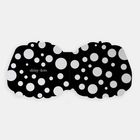 Text: "shiny dots". Schwarzer Hintergrund mit großen, glänzenden weißen Kreisen in verschiedenen Größen, symmetrisch angeordnet.