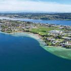 Die Reichenau im Untersee ist die größte Insel des Bodensees, historisch bedeutsam, mit lockerer Bebauung und Feldern.