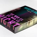 „SIE WAR ES, SIE WAR ES NICHT“ in großen, fetten Buchstaben. Autor: Nicci Cloke. Ein Thriller-Buch.