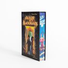 Auf dem Cover steht: "Secrets of Black Manor", "Die Gabe der Träumer". Es zeigt zwei Kinder und ein kleines magisches Wesen.