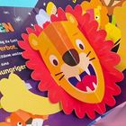 Texte: "Gott", "mutigen Daniel", "staunten", "unverletzt". Illustration eines Löwen mit offenem Maul. Bunt.