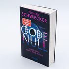„CODE NULL“ Thriller von Florian Schwiecker. „Dieses Spiel kennt keine Regeln“ steht darunter. Aufrecht stehendes Buch.