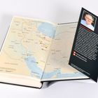 Eine geöffnete Buchseite zeigt eine Karte des Nahen Ostens mit einer Beschreibung von Michael Lüders.