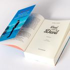 Buch: "Deal with the Devil" von Kyra Parsi, übersetzt von Sue Friedrich. Ein offenes Buch mit blauem Umschlag.