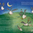 Links Text über aufgeregte Gänse und ein Fuchs, rechts Nacht, Gänse fliehen, Hund rennt, Marder trägt Eier.