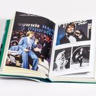 Ein aufgeschlagenes Buch mit Fotos: "Hitparade", "1980 in der ZDF-Hitparade", "Ganz in Weiß, 1979", "Fast ganz in Schwarz, 1982".