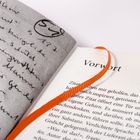 "Vorwort" steht groß gedruckt, mit handschriftlichen Notizen auf der linken Seite und einem orangefarbenen Band.