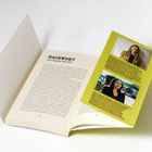 Nachwort von Jagoda Marinic, offene Buchseite, gelbes Blatt mit Fotos von zwei Frauen.