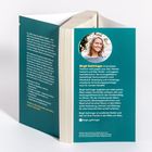 Ein Buchrückentext erläutert Strategien für Eltern, um Konflikte zu lösen und eine emotionale Verbindung zu fördern. Foto einer Frau.