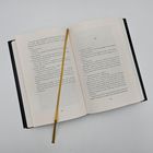 Ein aufgeschlagenes Buch mit sichtbaren Seitenzahlen 168 und 169 sowie einem gelben Leseband in der Mitte.