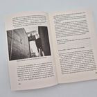 Texte: S. 104-105. Erkenntnis des Tages: So manche Sache hat man's doch nicht umsonst mit sich rumgeschleppt! Schwarz-Weiß-Foto zeigt Gasse mit "Mesón" Schild.