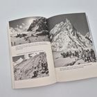 "Letztes Lager auf dem Weg zum K2 (1979)...", "Trägerkolonne in der steinschlaggefährdeten...", "Rast der Balti-Träger auf dem Weg...". Schwarzweiße Bergsteigerfotos auf einer aufgeschlagenen Buchseite.