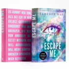 Links: Rosa Buchrücken, Text: "ESCAPE ME". Rechts: Buchcover, großes Auge, Titel "ESCAPE ME", Farben: Blau, Lila.