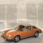 Der sepiafarbene Porsche 911 T aus dem Jahr 1970. Im Vordergrund ein klassischer Sportwagen in sepiafarbenem Lack.