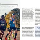 "Kapitel 2: Der Olympianorm entgegen" steht groß oben links. Zwei Läufer rennen bei sonnigem Wetter einen Marathon.