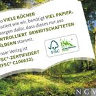 Text über nachhaltige Papierproduktion, FSC-zertifiziert. Logo mit Baum und Tieren. Hintergrund: Waldlandschaft.