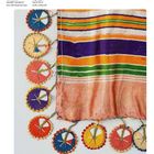 E14.1, Open border, karanfil 'carnation', two-dimensional Oya; ein bunter Stoff mit Häkelbordüre in runden Mustern.