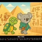 "März 2026" steht unter einem Kalender. Eine Schildkröte und ein Koala in ägyptischer Kulisse mit Pyramiden und Hieroglyphen.