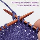 Text: "HIER FINDET JEDE:R DEN EIGENEN LIEBLINGS-GLITZERLOOK ZUM SELBERSTRICKEN!" Zwei Holzstricknadeln mit violetter Wolle.