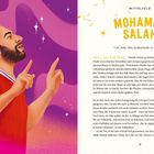 "MITTELFELD MOHAMED SALAH * 15. JUNI 1992 IN BASYOUN ★ ÄGYPTEN." 

Illustration eines Mannes im roten Trikot, der nach oben blickt. Links Premier League-Logo.