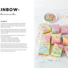 "RAINBOW-Cheesecake" zeigt pastellfarbene Quadrate mit bunten Streuseln, dazu eine Anleitung für Zubereitung und Zutaten.
