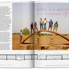 Text: "Building in traditional Africa is a communal effort." Links Text zu Schulbauprojekt. Rechts Männer auf gemauertem Bogen.