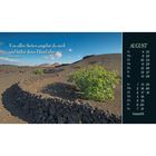 „Von allen Seiten umgibst du mich und hältst deine Hand über mir. Psalm 139,5.“ Kalender August, Landschaft mit Steinmauern.