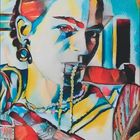 Text: "Juli". Illustration: Frau mit buntem, abstraktem Gesicht, kräftige Farben, Kalenderdaten unten.