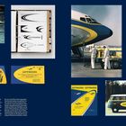 Texte: "1957", "LUFTHANSA", "Parabel-Design, 1955–1963". 
Es gibt Logos, Flugzeuge und farbige Designelemente in Blau und Gelb.