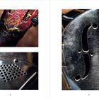 Links "BLACK WHITE", Nahaufnahmen einer alten, abgenutzten Gitarre; rechte Seite zeigt Klanglöcher und Saiten.