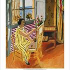 Juli 7. Eine Frau in gelbem Kleid, sitzt und betrachtet Blumen, vor einem offenen Fenster mit Meeresblick. Kalenderseiten unten.