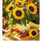 Kalenderblatt für Juli 2027. Sonnenblumen im Krug, umgeben von Äpfeln in einem Holzkorb mit buntem Herbstlaub im Hintergrund.