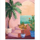 Illustration: Palmwedel, Treppe, Blumentöpfe mit Pflanzen, Blick aufs Meer, rosa Wand und ein großer Bogen.