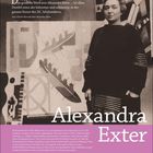 Zitat über Alexandra Exters Werk. Biografie über ihr multimediales Schaffen. Kalenderseite für August. Fotografie einer Frau.