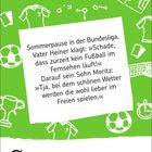Text: Sommerpause in der Bundesliga. Vater Heiner klagt... Tja, bei dem schönen Wetter... Illustration mit Fußballmotiven. Datum: 8. Juli.
