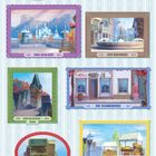 „Welchen Ort“, „Das Schloss“, „Den Brunnen“, „Den Glockenturm“, „Die Schneiderei“, „Oakens Laden“, „Den Obst- und Gemüsemarkt“. Sechs gerahmte Illustrationen.