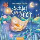 "Ich schenk dir ein Licht" und "Schlaf Kindlein schlaf" in großer Schrift. Eine Ente mit Küken im Teich, Mond und Sterne.