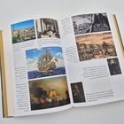 Eine doppelseitige Buchseite mit zahlreichen Bildern und Texten, die historische Orte und Ereignisse beschreiben.