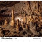 März/April 2027, 13. Woche, Ostermontag 29. Heinrichshöhle in Hemer. Stalagmiten und Tropfsteine in einer Höhle.