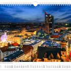 Juli. Blick auf die nächtliche Innenstadt mit Nikolai­kirche und City-Hochhaus. Kalender mit Stadtansicht bei Nacht.