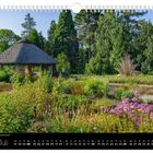 "Juli", darunter durchgehend Kalenderdaten. Oben ein Garten mit Pavillon und üppigem Grün. Großes Baumhaus, blühende Beete.