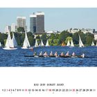 Text: Juli, July, Juillet, Julio. Zahlen 1-31 darunter.  
Szene: Ruderteam auf einem See, Segelboote im Hintergrund.