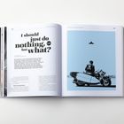 Linksseitig steht: "I should just do nothing, but what?" Rechts eine Illustration von einem Motorradfahrer mit Surfbrett.
